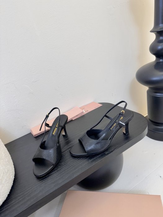 Босоножки фото 3