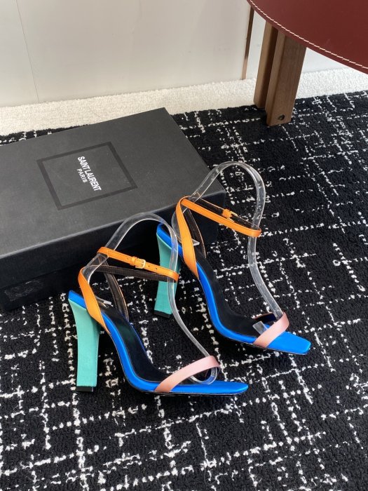 Босоножки фото 4