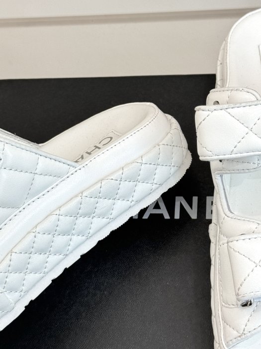 Шлепанцы женские фото 6