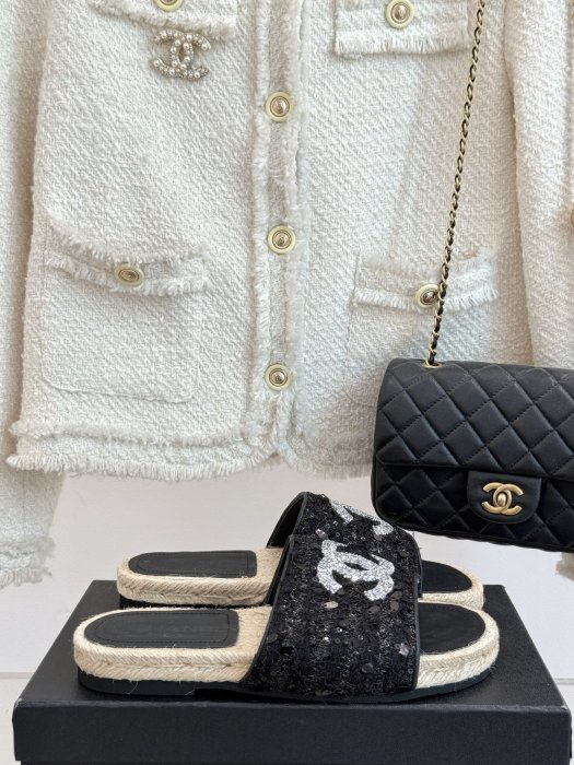 Шлепанцы женские