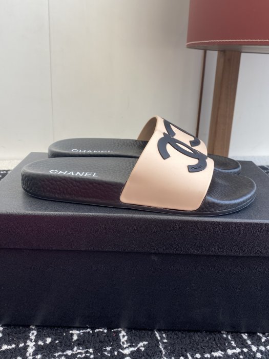 Шлепанцы женские фото 2