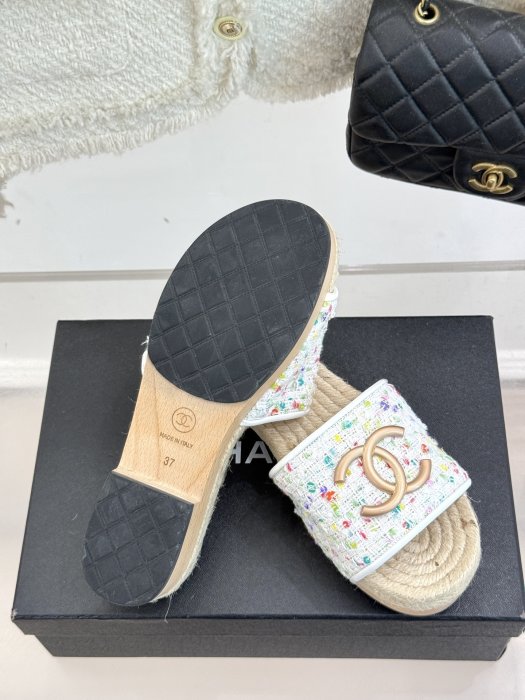 Шлепанцы женские фото 9