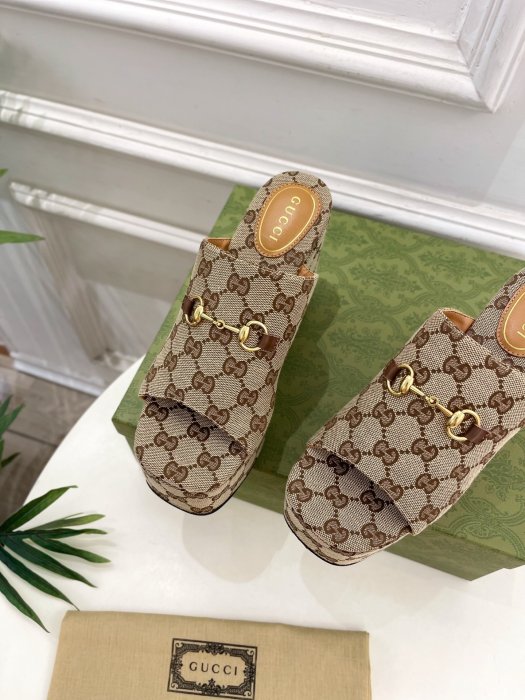 Босоножки фото 6