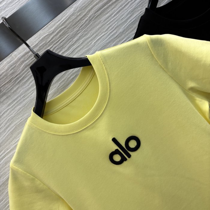 Футболка жіноча фото 3