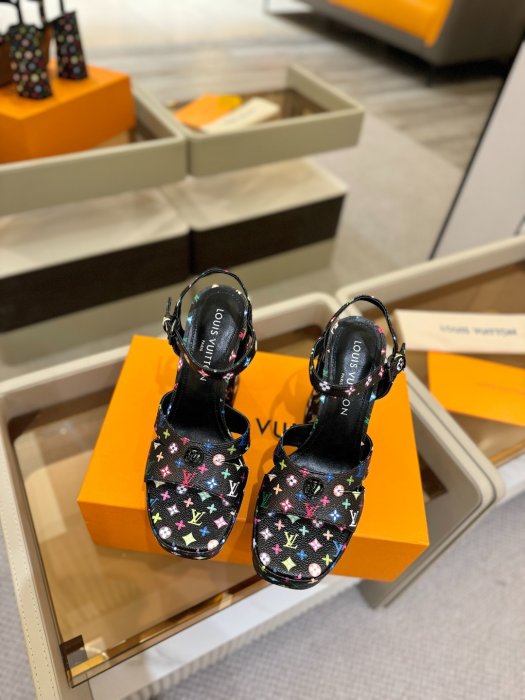 Босоножки фото 4