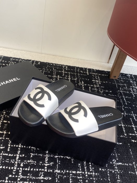 Шлепанцы женские фото 3