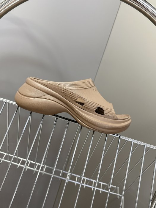 Шлепанцы фото 5