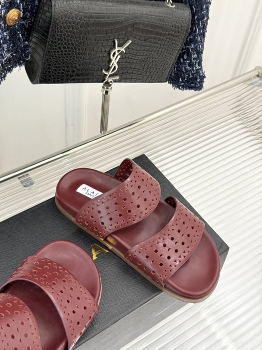 Шлепанцы женские фото 5