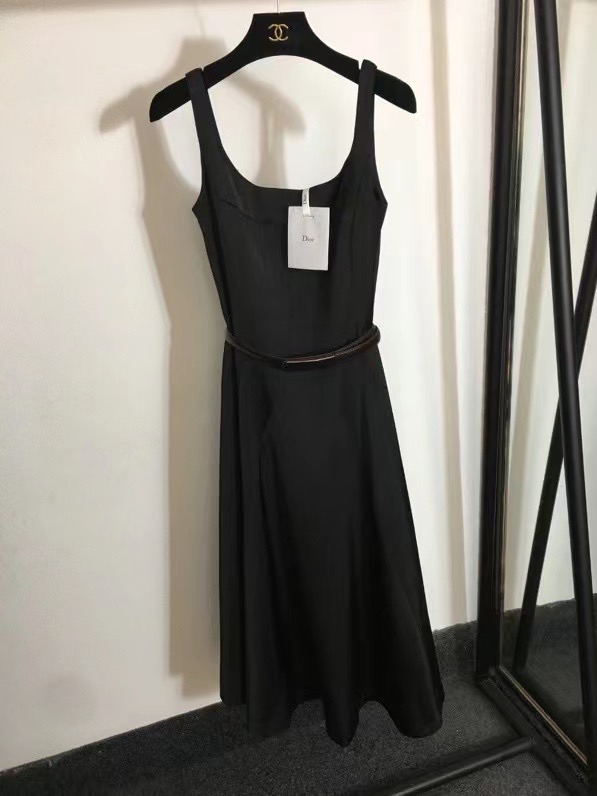 Платье черное с ремнем
