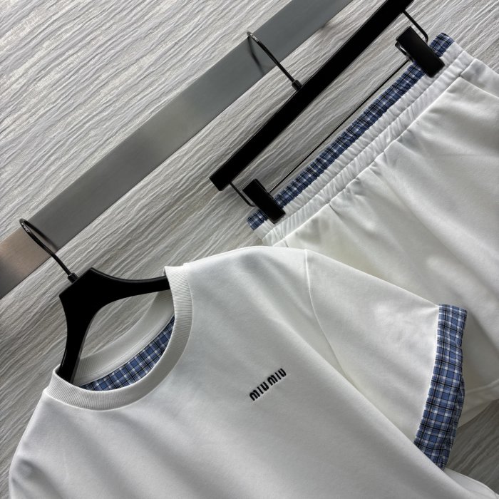 Костюм женский фото 4