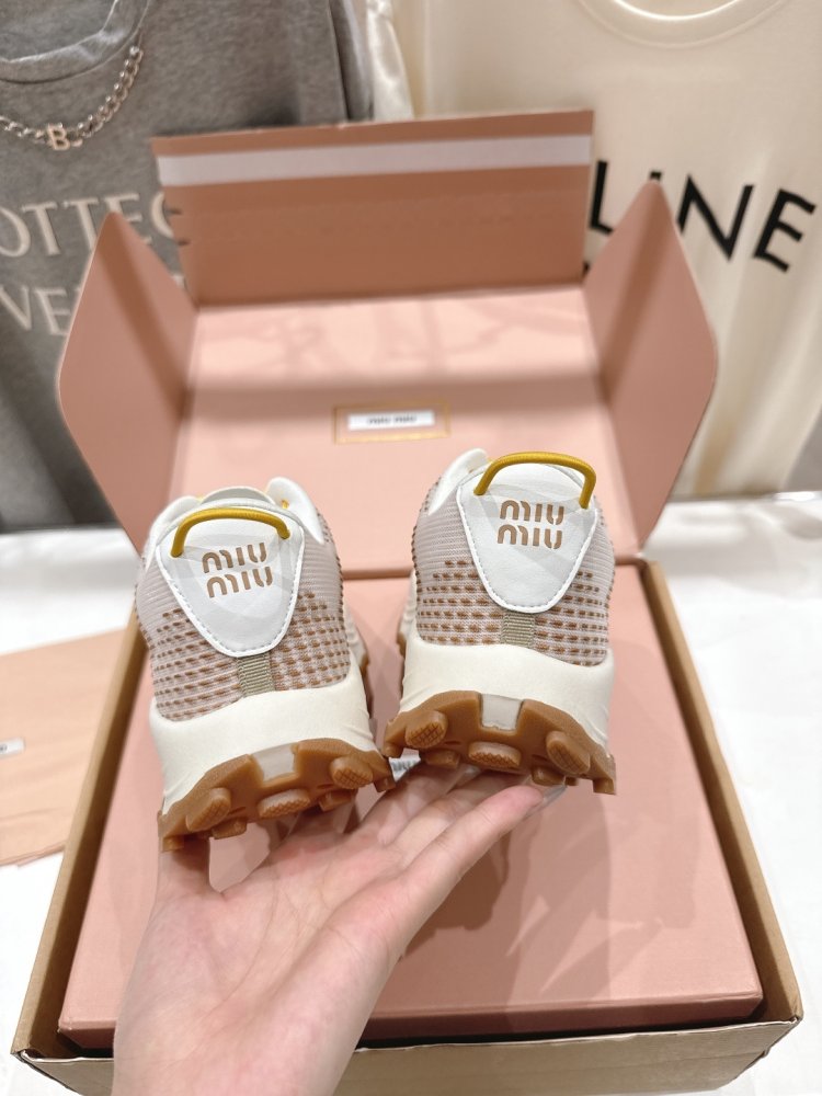 Кросівки жіночі фото 8