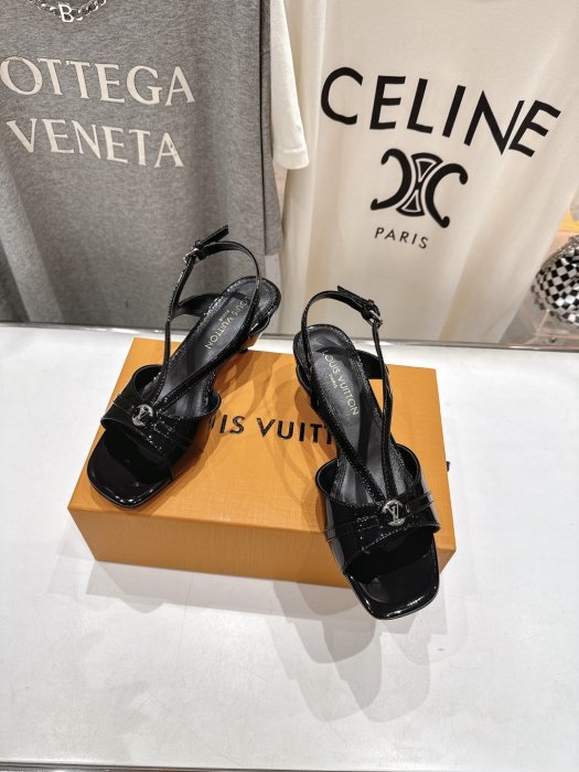 Босоножки фото 2