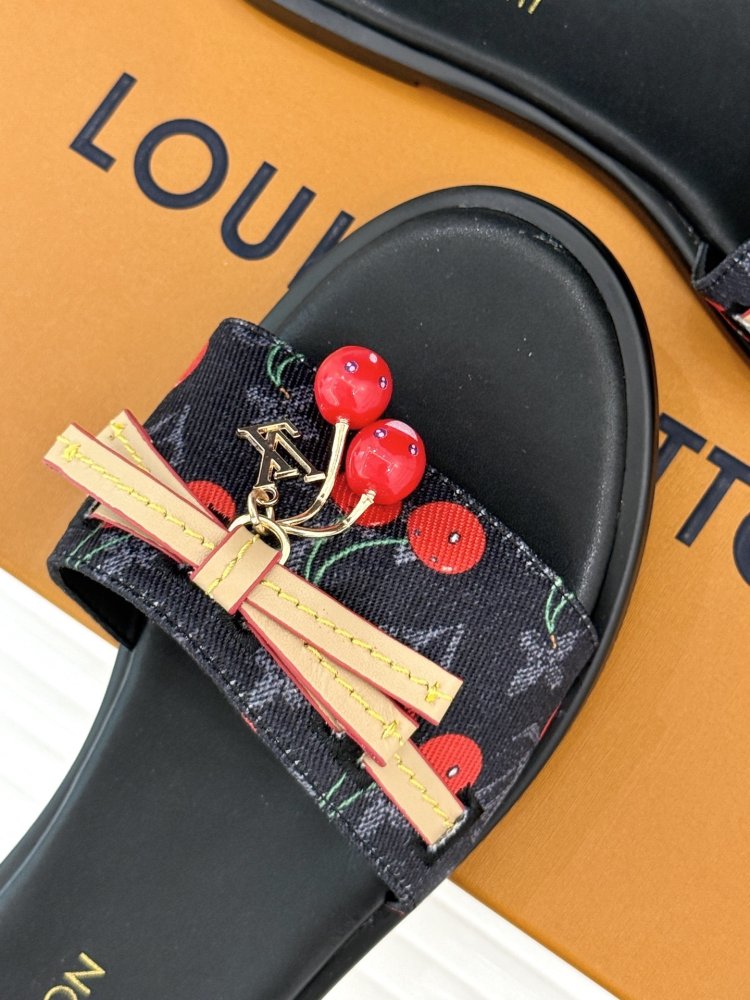 Шлепанцы женские фото 7