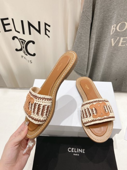 Шлепанцы женские фото 2