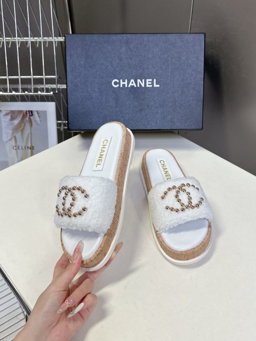 Шлепанцы женские фото 4