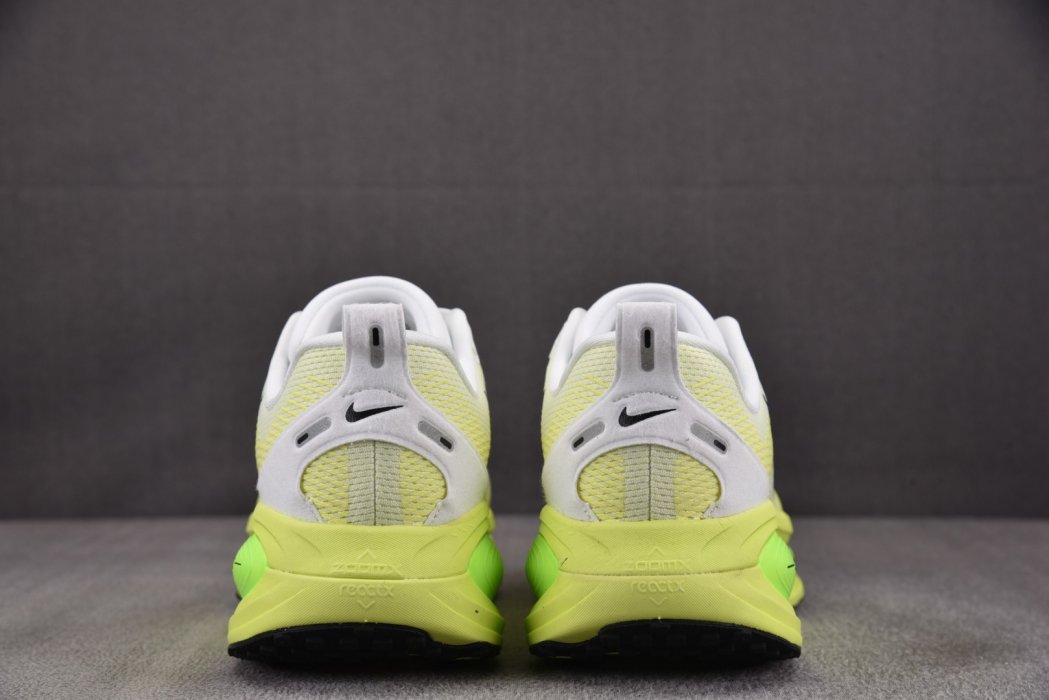 Кроссовки Vomero 18 White Electric Green Volt фото 5