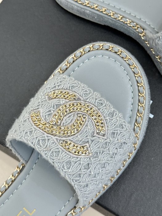 Шлепанцы женские фото 7