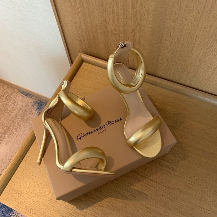 Босоножки фото 8