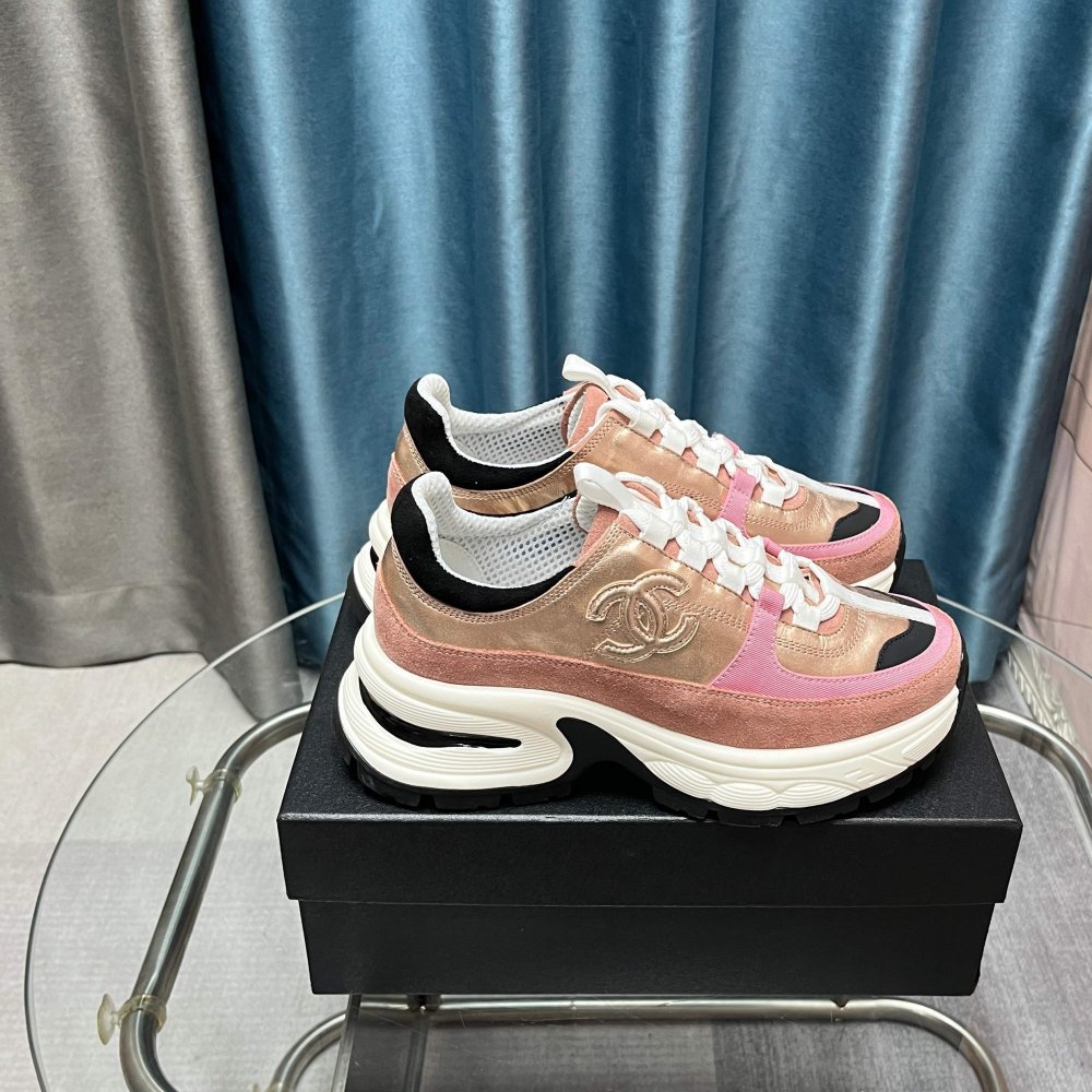 Кроссовки женские