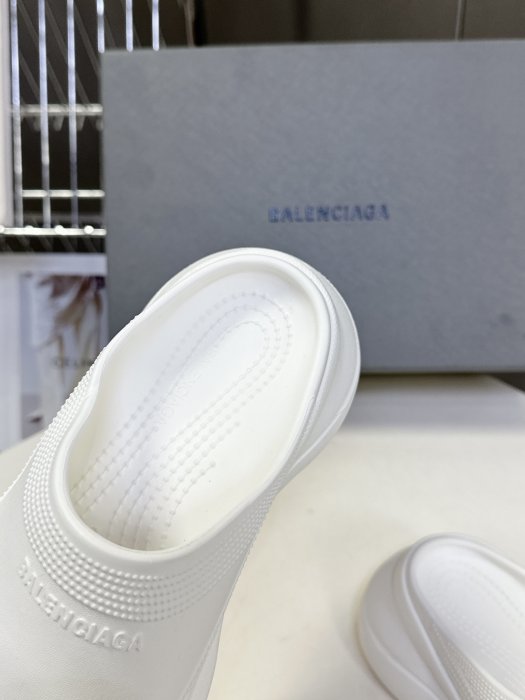 Шлепанцы фото 7