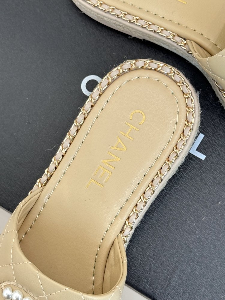 Шлепанцы женские фото 8