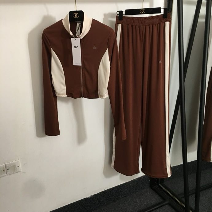 Костюм женский