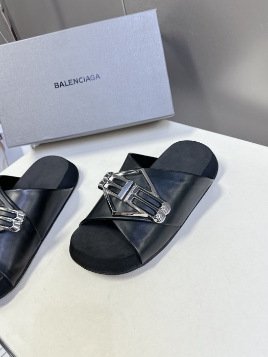 Шлепанцы фото 3