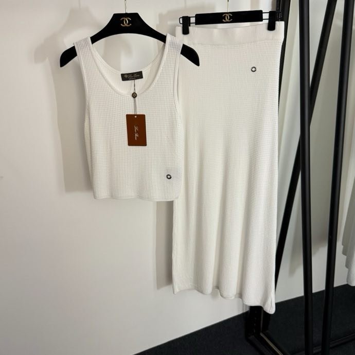 Костюм жіночий