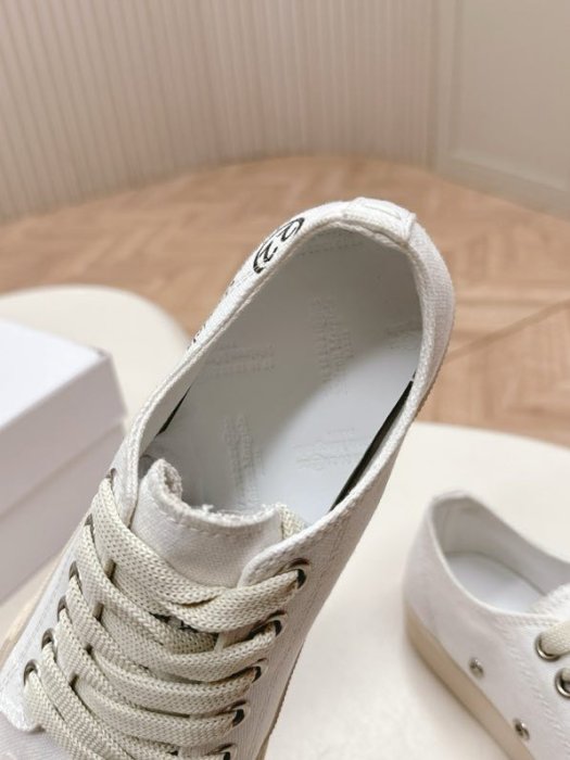 Кеди жіночі з роздвоєним носком фото 7