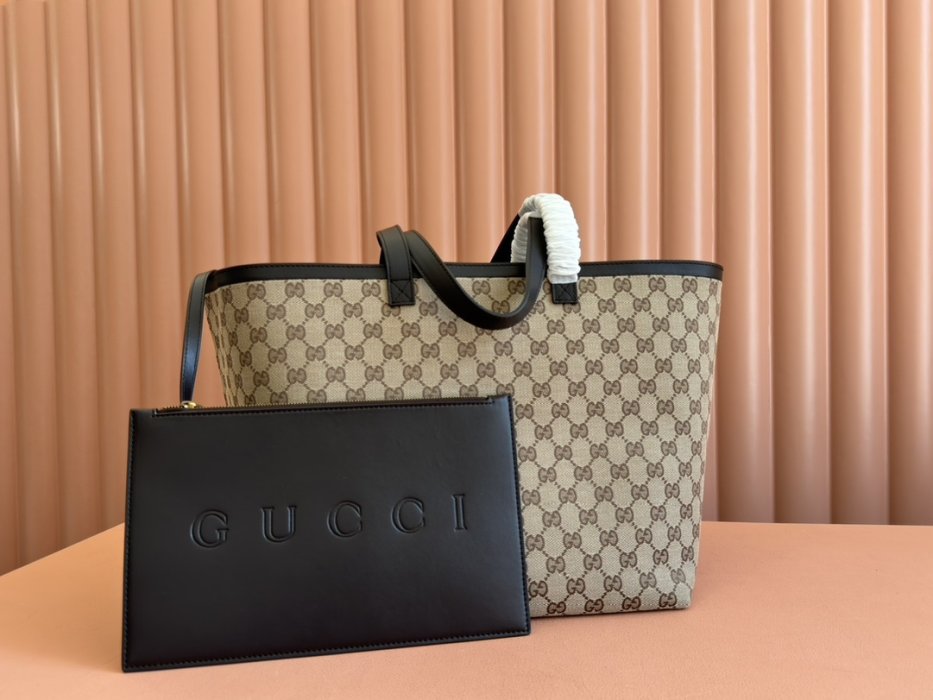 A bag women's Gucci Lido 30 cm