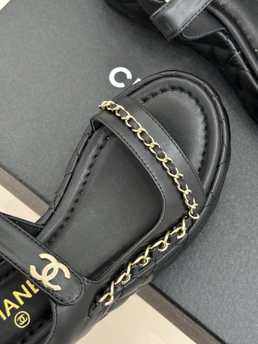 Шлепанцы фото 7