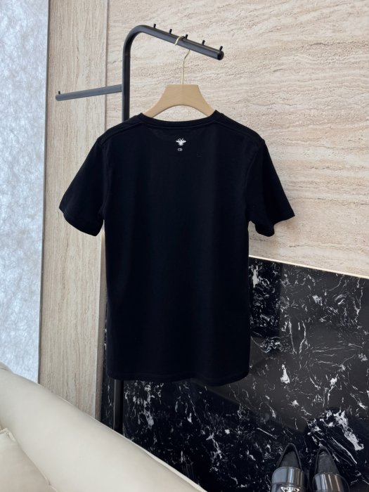 T-shirt women's фото 2