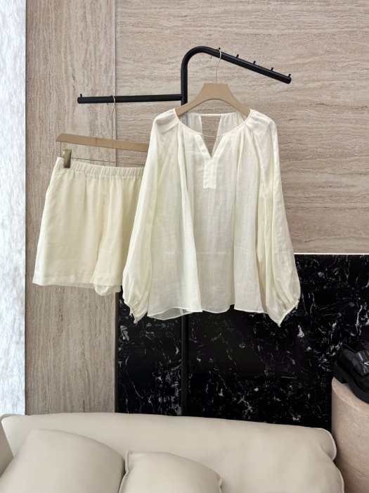 Костюм жіночий