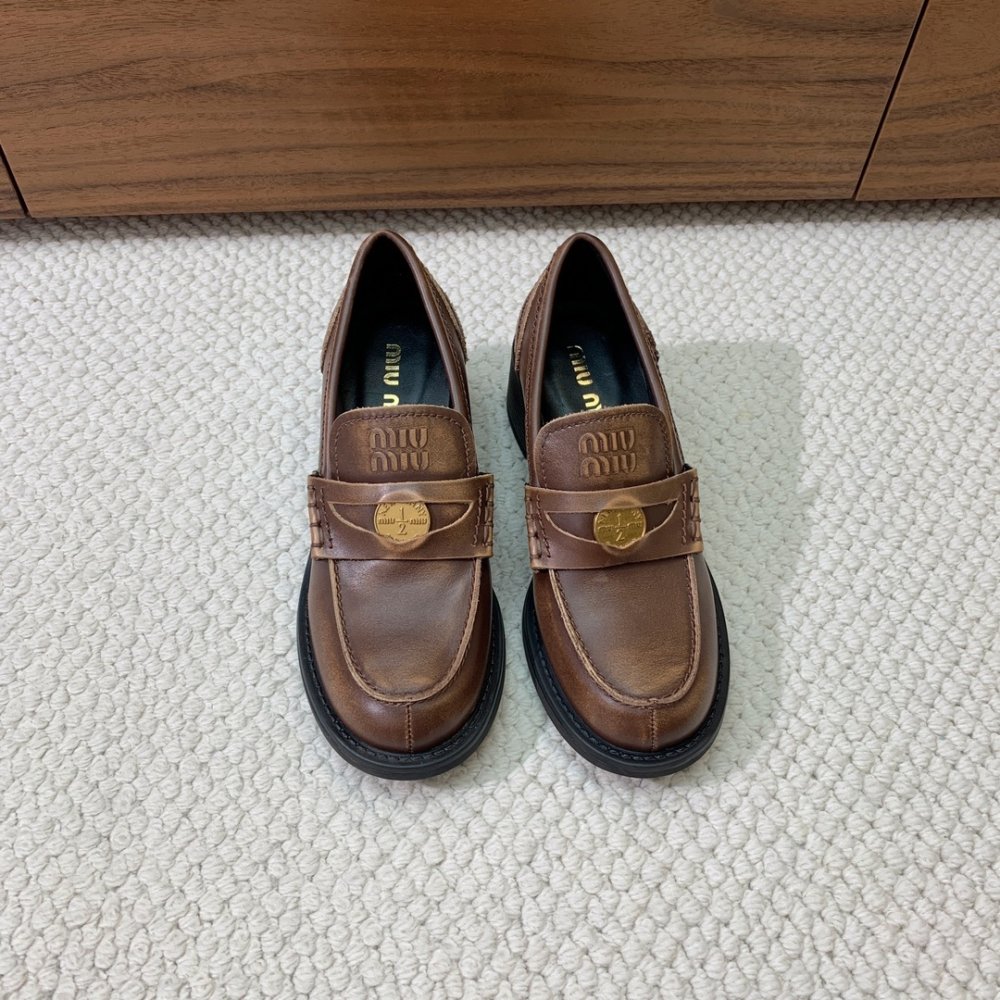 Лоферы женские