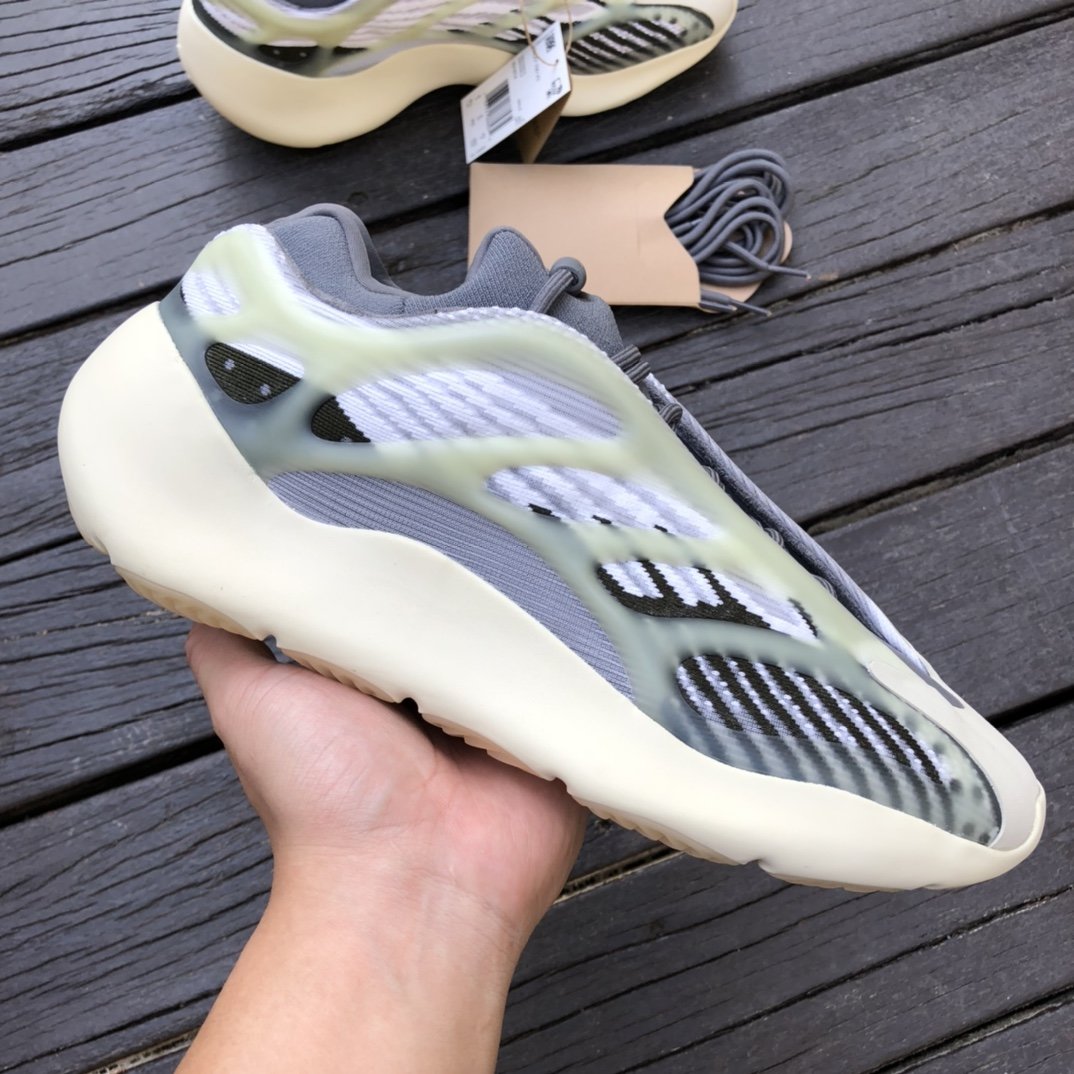 Кросівки Yeezy Boost 700 V3