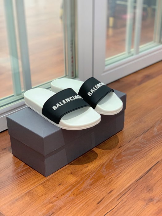 Шлепанцы фото 4