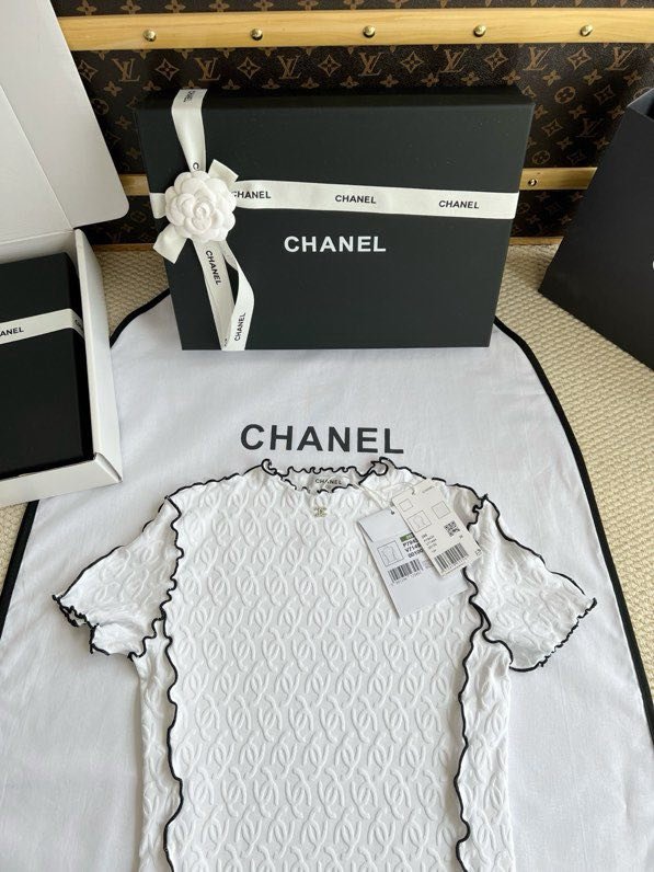 Футболка жіноча фото 2