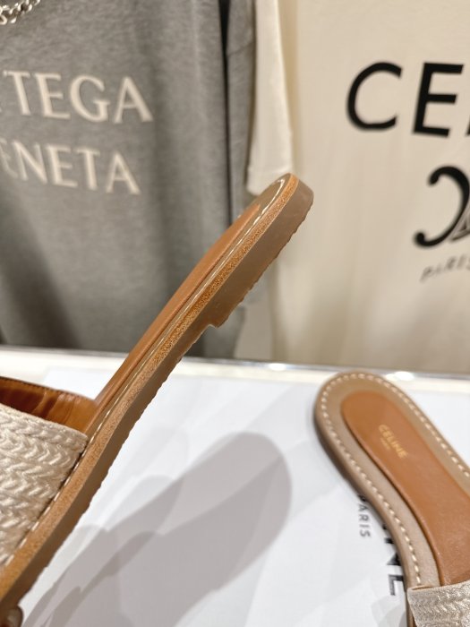 Шлепанцы женские фото 8