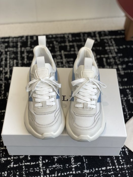 Кросівки жіночі фото 2