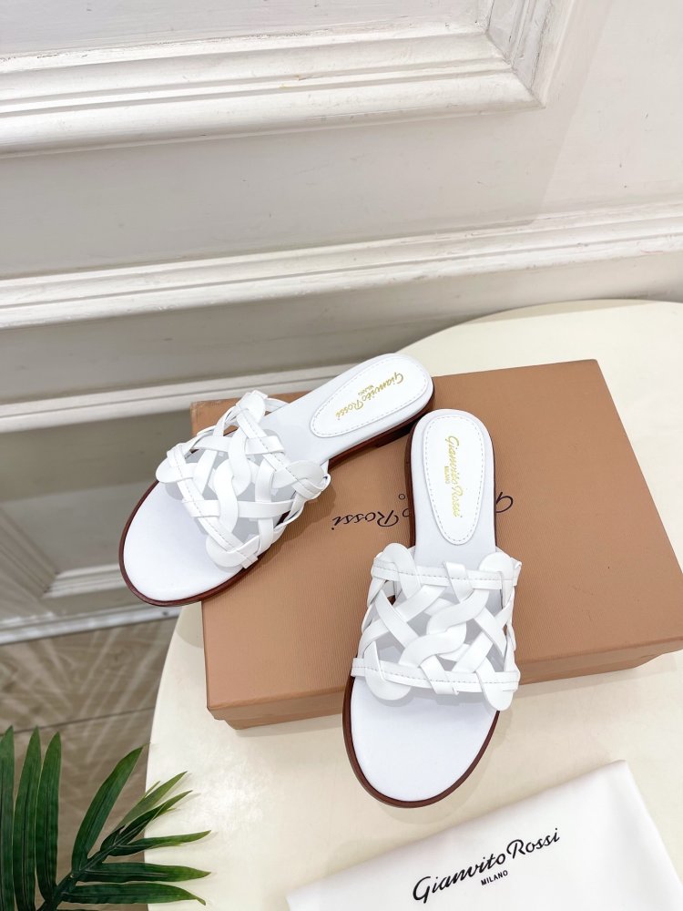 Шльопанці жіночі фото 4