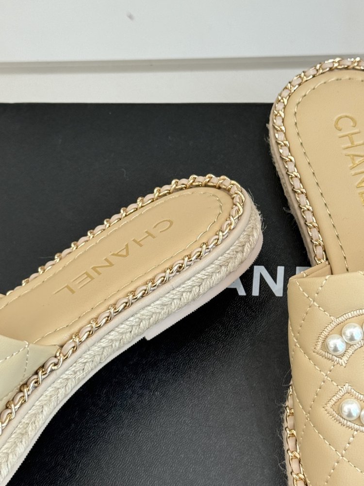 Шлепанцы женские фото 6