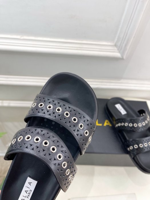 Шлепанцы женские фото 6