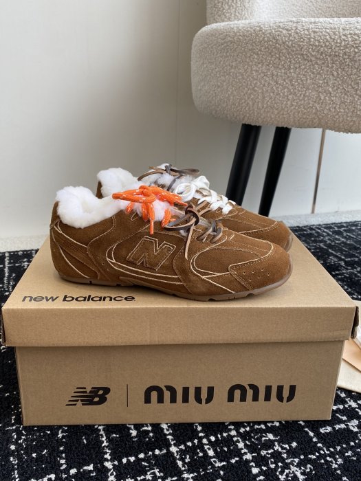 Кроссовки на меху женские Miu Miu x New Balance 530 фото 3