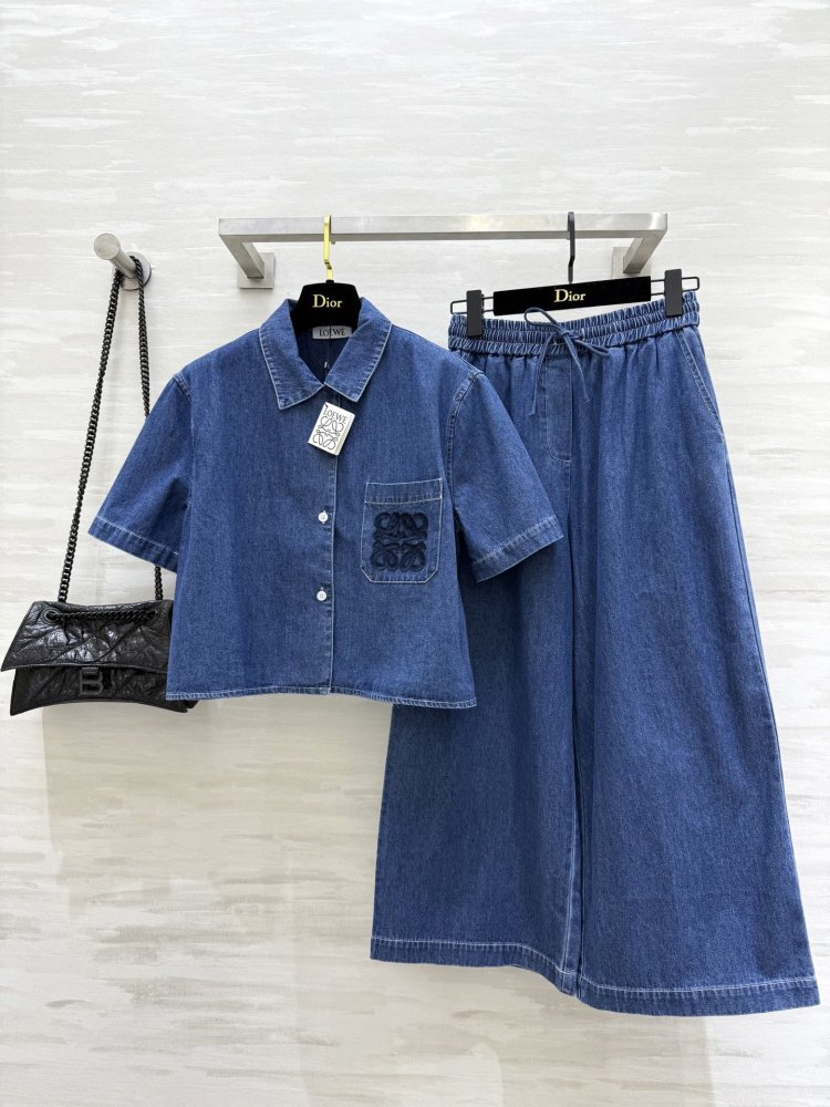 Костюм женский