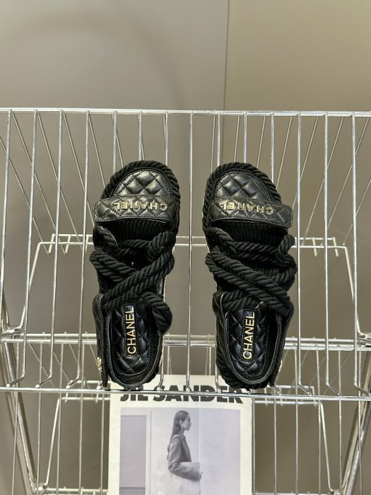 Шлепанцы женские фото 6