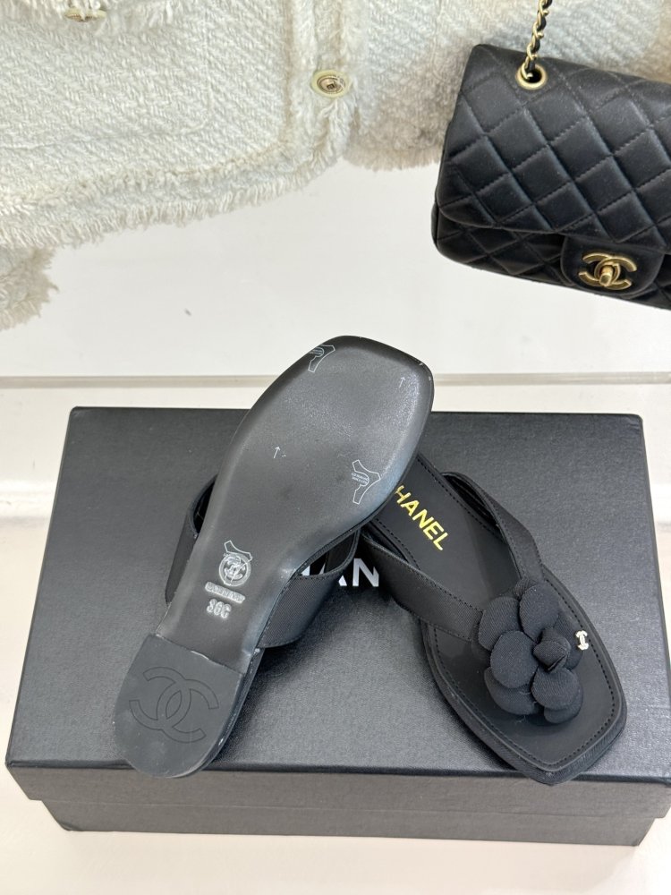 Шльопанці жіночі фото 9