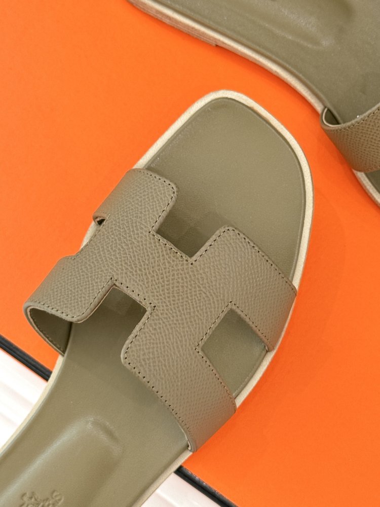 Шлепанцы женские фото 7