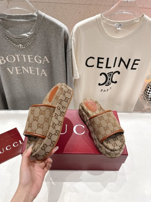 Шлепанцы фото 3