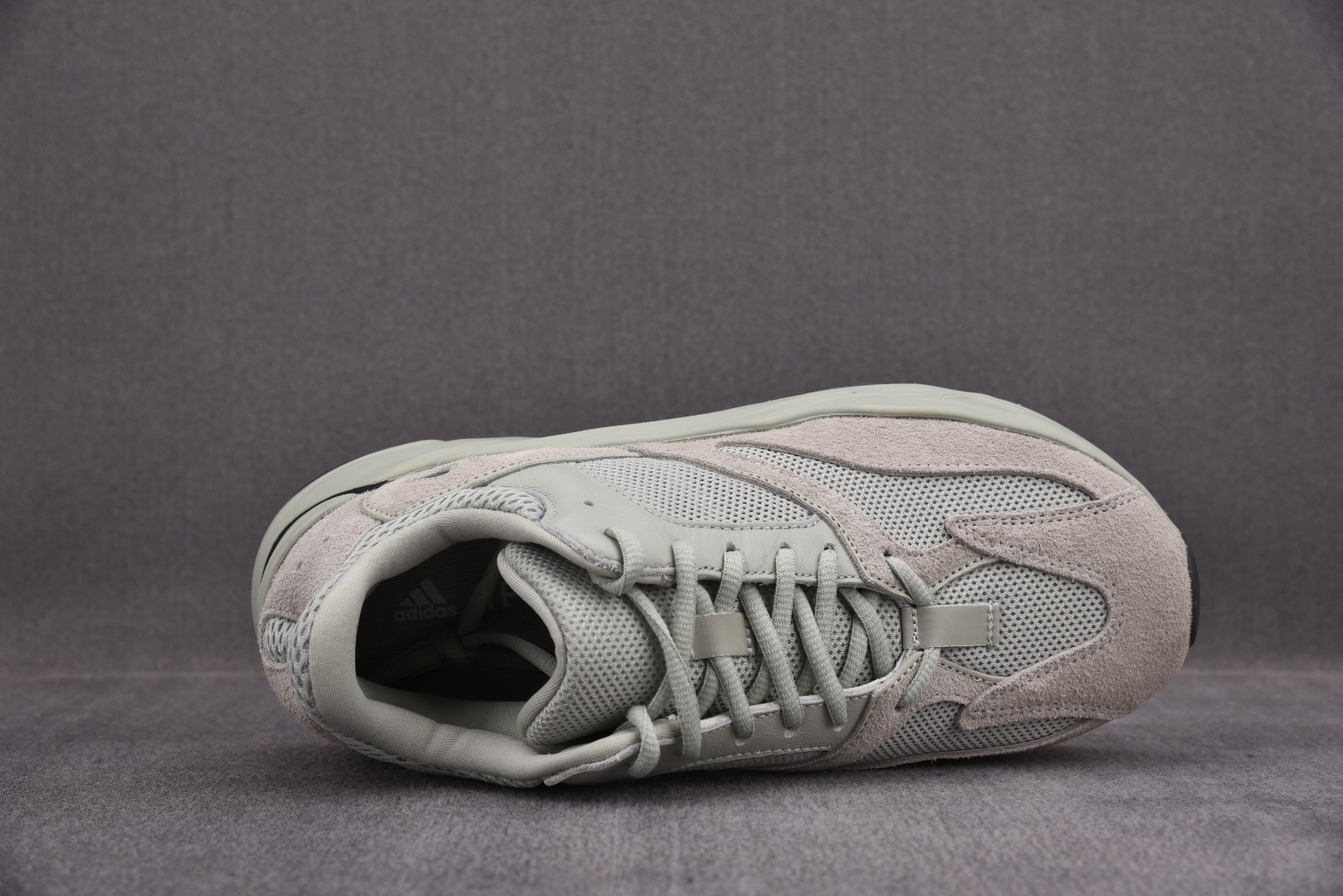 Sneakers Yeezy Boost 700 фото 3