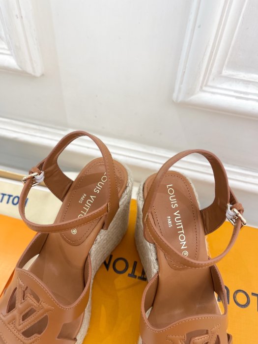 Босоножки фото 6